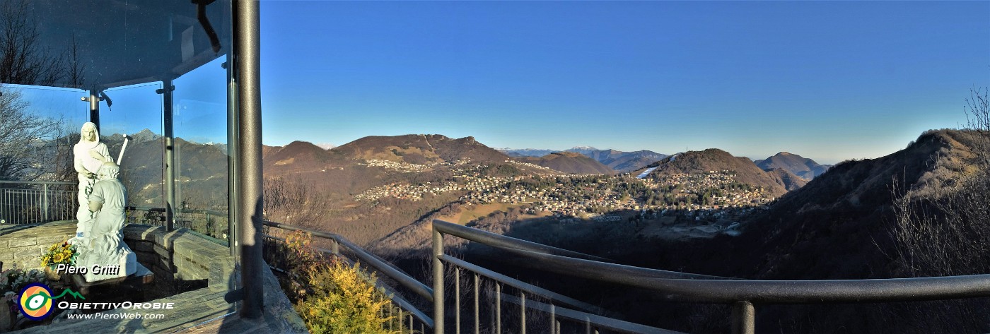 09  Vista panoramica su altopiano Selvino-Aviatico, Cornagera -Poieto-Podona.jpg
